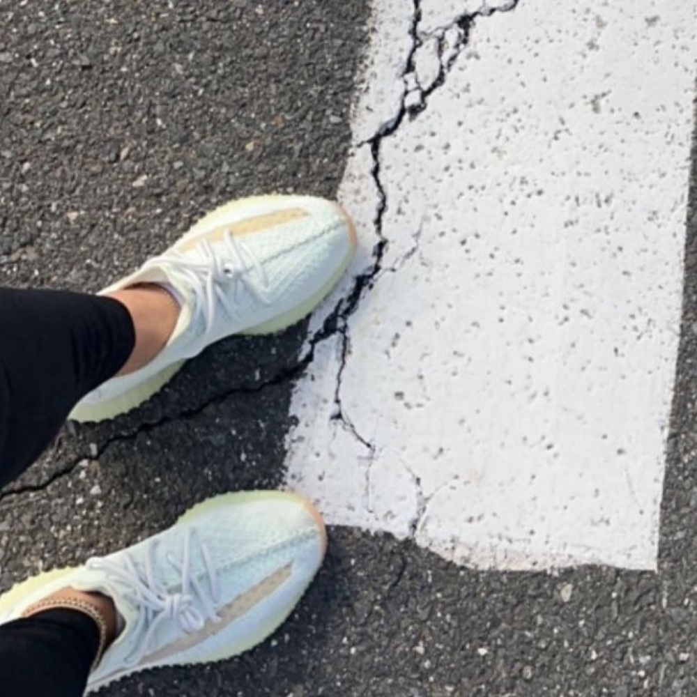 adidas Yeezy Boost 350 V2 Hyperspace